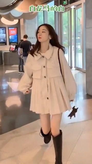 女生穿衣服视频